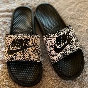 Men’s like new Nike Slides